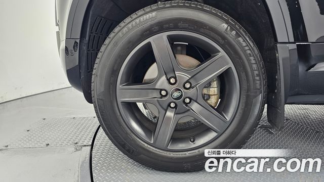 Land Rover Defender 2023 — photo 5