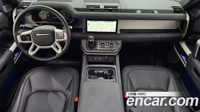Land Rover Defender 2023 — photo 10