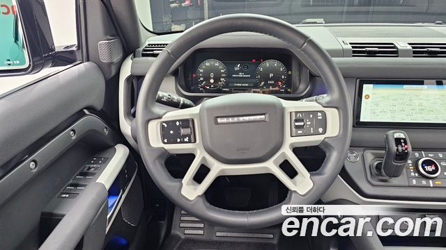 Land Rover Defender 2023 — photo 19