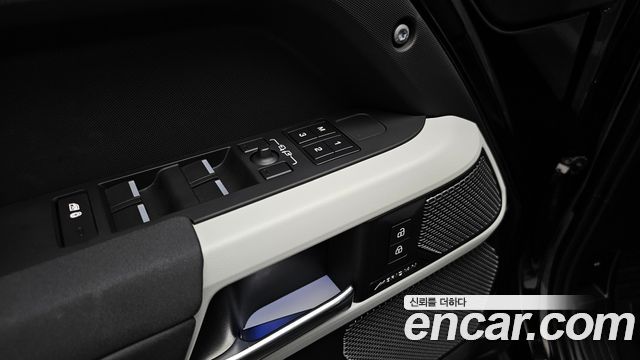 Land Rover Defender 2023 — photo 26