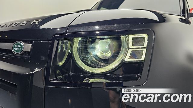 Land Rover Defender 2023 — photo 8