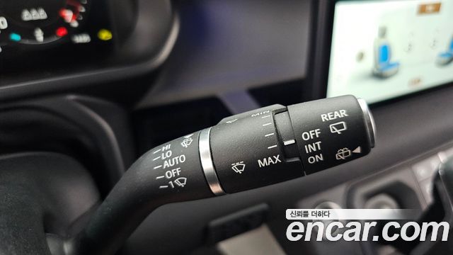 Land Rover Defender 2023 — photo 30