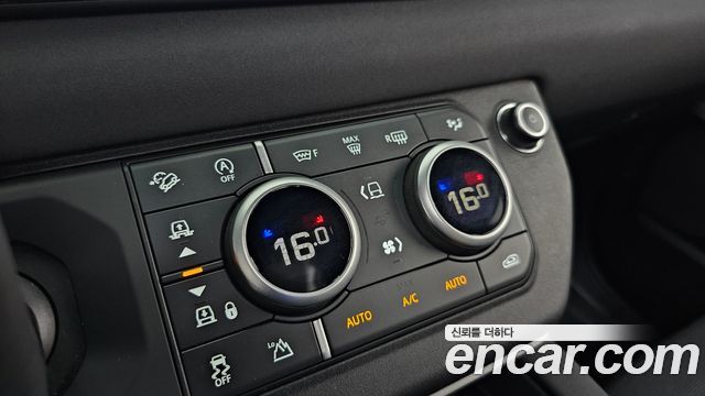 Land Rover Defender 2023 — photo 32