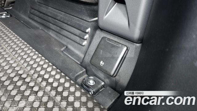 Land Rover Defender 2023 — photo 36