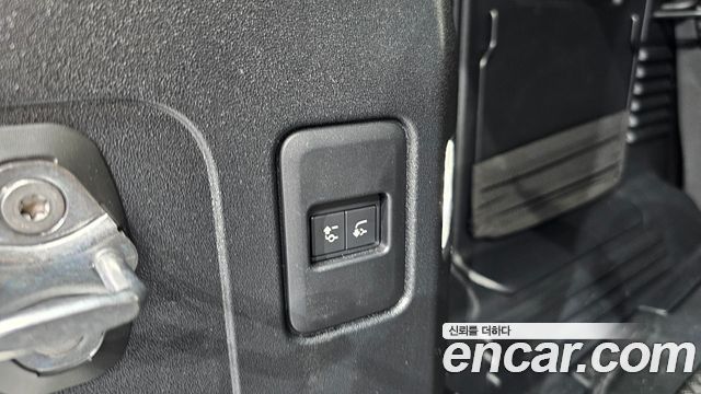 Land Rover Defender 2023 — photo 37