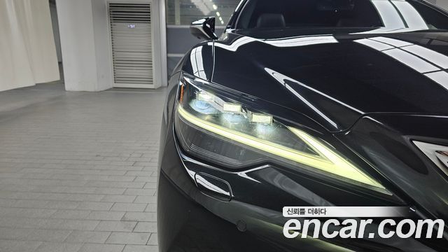 Lexus LS 2023 — photo 8
