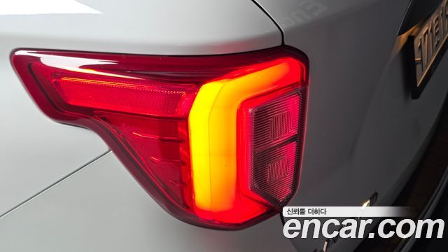 Ford Explorer 2020 — photo 9