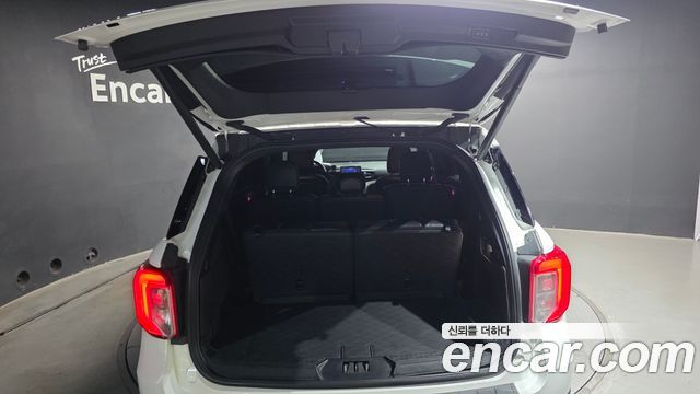 Ford Explorer 2020 — photo 31