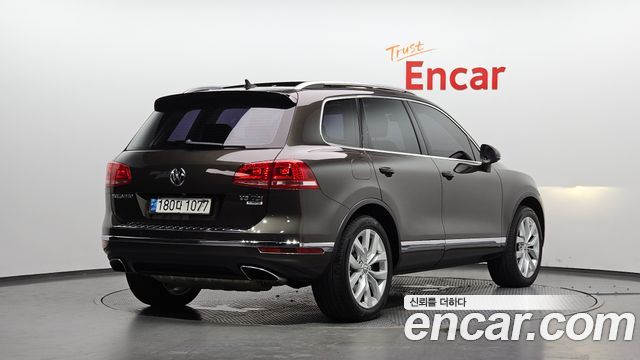 Volkswagen Touareg 2016 — photo 2