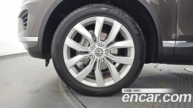 Volkswagen Touareg 2016 — photo 5