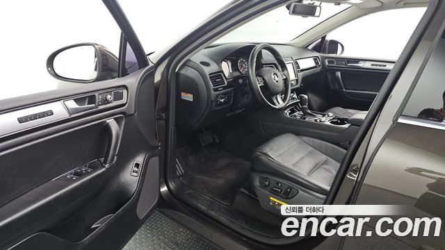 Volkswagen Touareg 2016 — photo 10