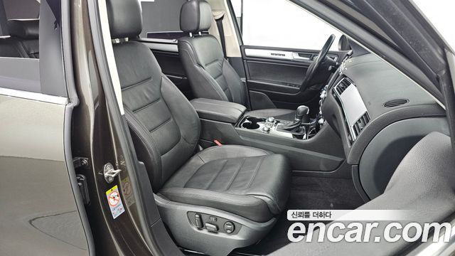Volkswagen Touareg 2016 — photo 11