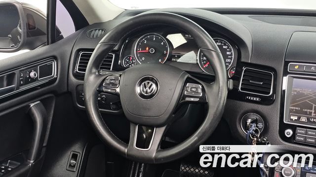 Volkswagen Touareg 2016 — photo 13