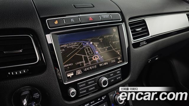 Volkswagen Touareg 2016 — photo 14