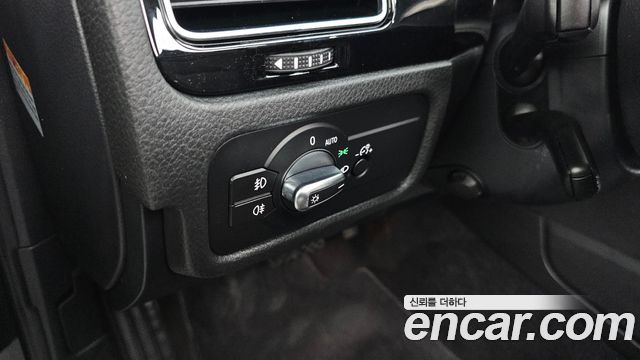 Volkswagen Touareg 2016 — photo 16