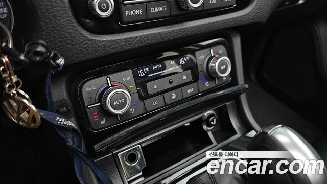 Volkswagen Touareg 2016 — photo 17
