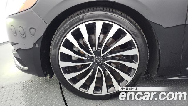 Lincoln Continental 2020 — photo 5