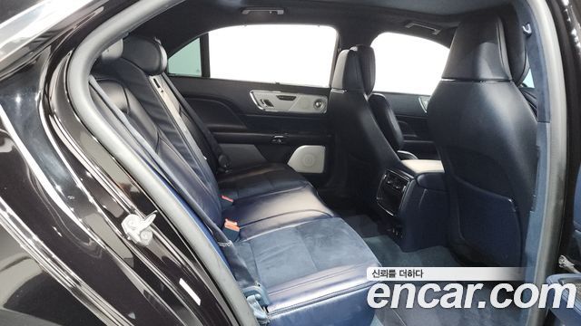 Lincoln Continental 2020 — photo 12