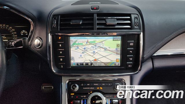Lincoln Continental 2020 — photo 13