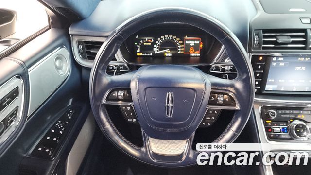 Lincoln Continental 2020 — photo 14
