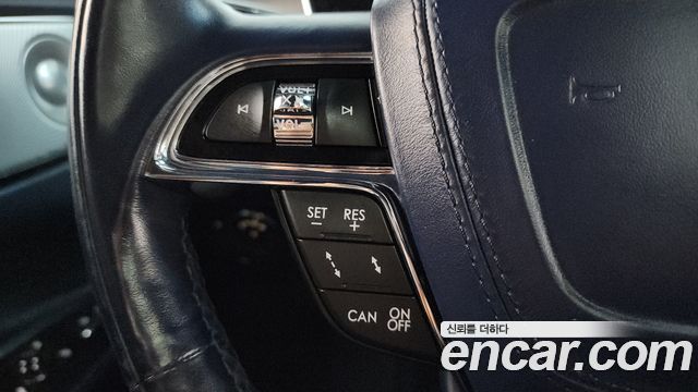 Lincoln Continental 2020 — photo 17