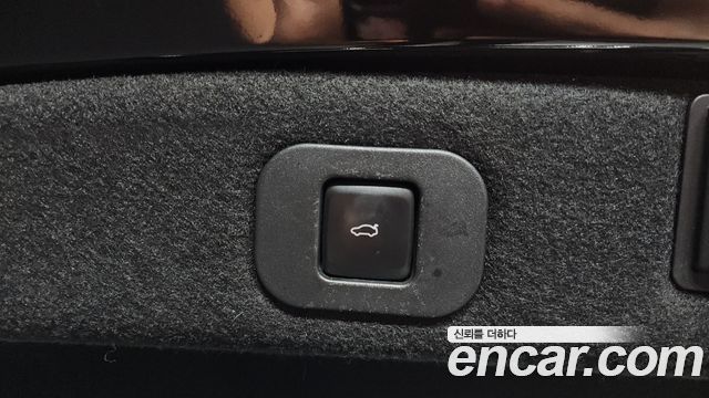 Lincoln Continental 2020 — photo 19