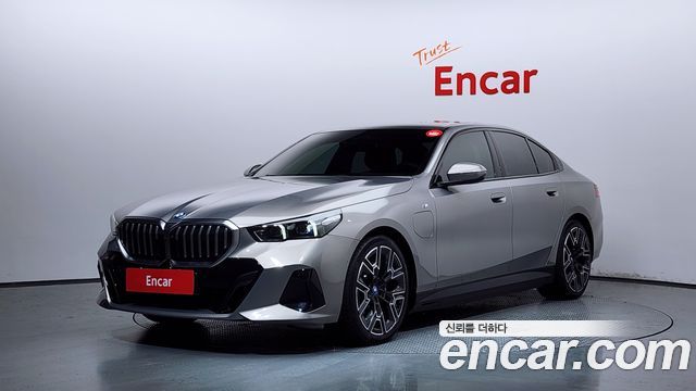 BMW 5-Series 2025 — photo 1
