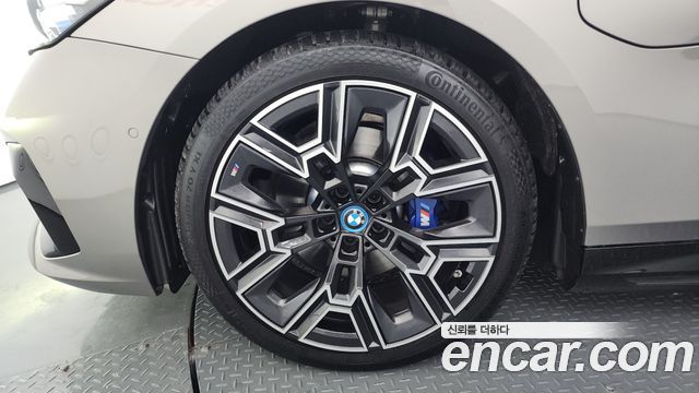 BMW 5-Series 2025 — photo 5