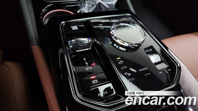 BMW 5-Series 2025 — photo 9