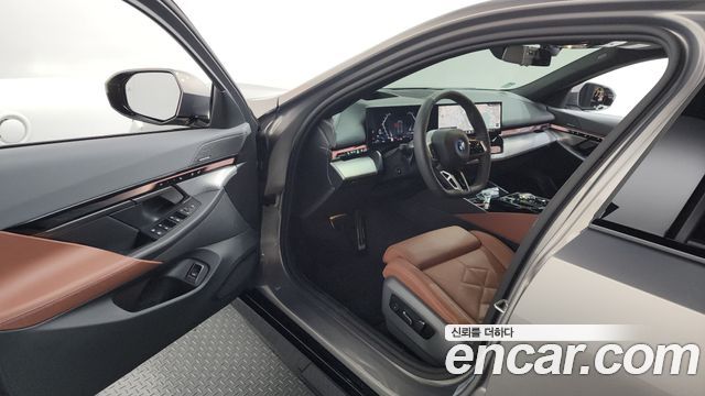 BMW 5-Series 2025 — photo 10
