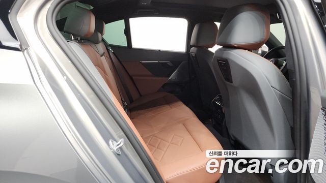 BMW 5-Series 2025 — photo 11