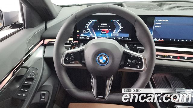 BMW 5-Series 2025 — photo 14