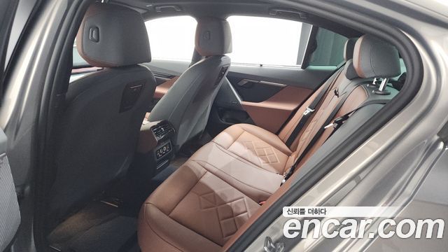 BMW 5-Series 2025 — photo 19
