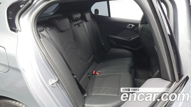 BMW 1-Series 2025 — photo 11