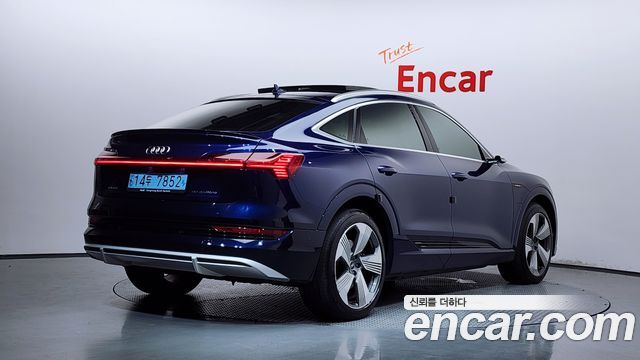 Audi e-tron 2022 — photo 2