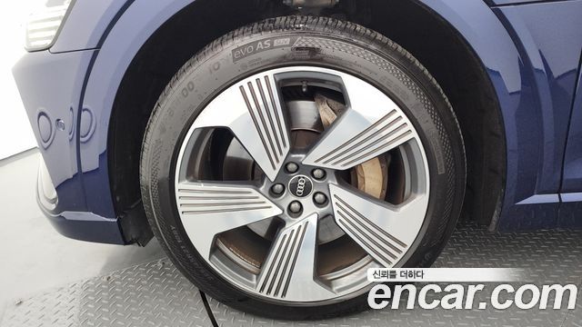 Audi e-tron 2022 — photo 5