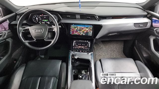 Audi e-tron 2022 — photo 7