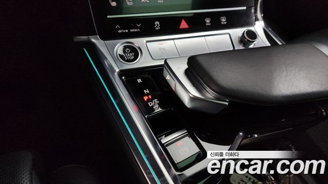 Audi e-tron 2022 — photo 9