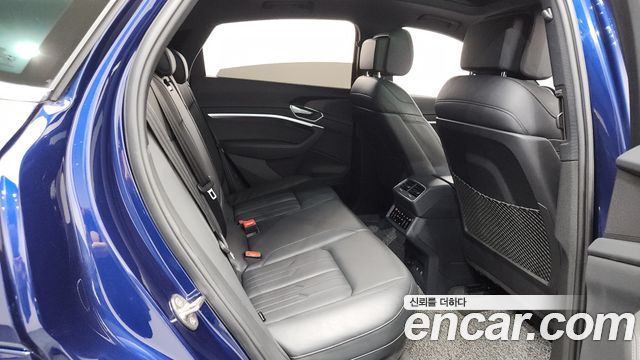 Audi e-tron 2022 — photo 11