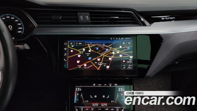 Audi e-tron 2022 — photo 12