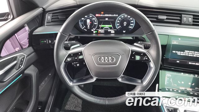 Audi e-tron 2022 — photo 13
