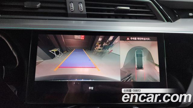 Audi e-tron 2022 — photo 14