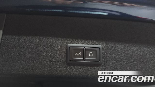 Audi e-tron 2022 — photo 17