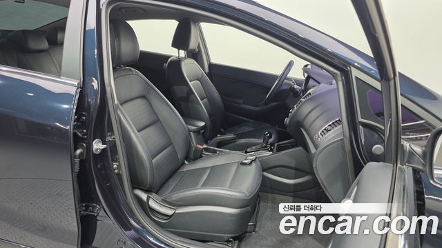 Kia K3 2016 — photo 13