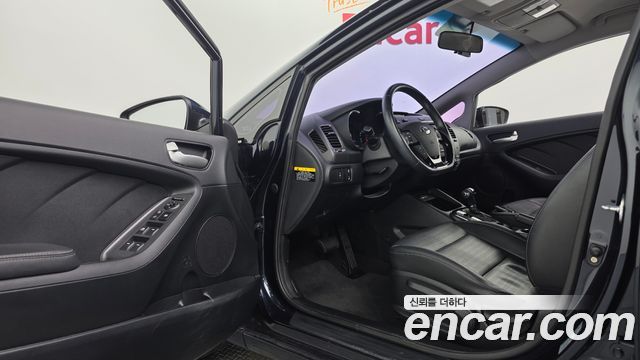 Kia K3 2016 — photo 17