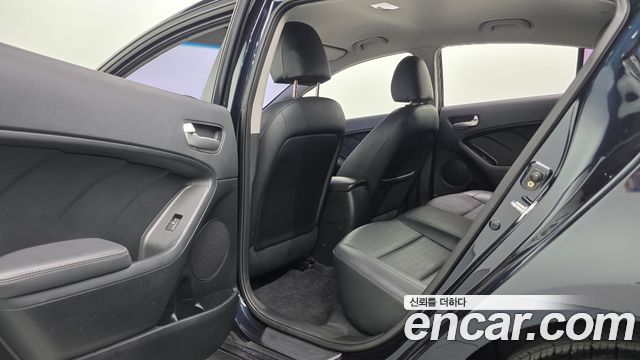 Kia K3 2016 — photo 22