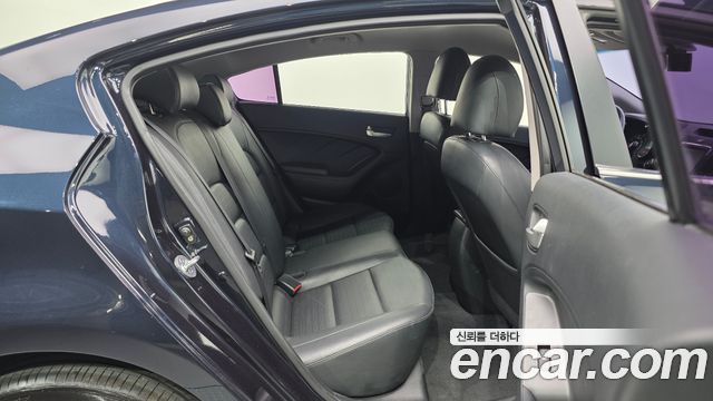 Kia K3 2016 — photo 23
