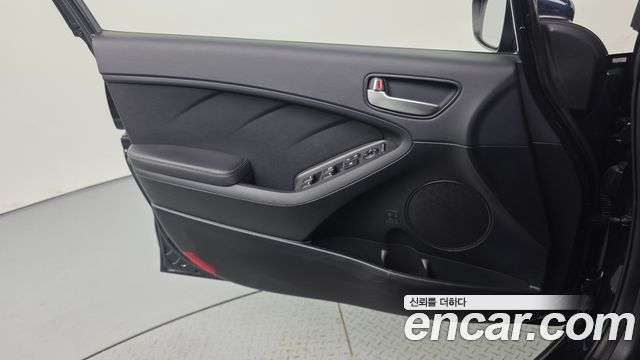Kia K3 2016 — photo 14