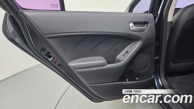 Kia K3 2016 — photo 15