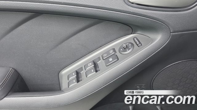 Kia K3 2016 — photo 16
